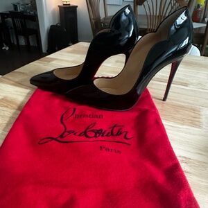Christian Louboutin - Black Hot Chick Scalloped 100mm Heels